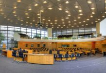 Скандал в парламенте земли Тюрингия – поучительный взгляд со стороны